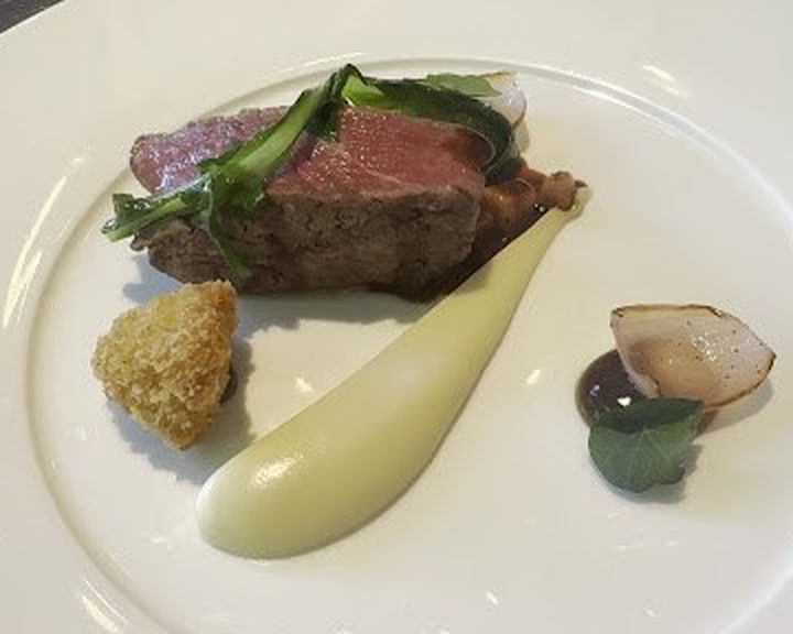 Roasted beef with vegetables and sauce at Dinner by Heston Blumenthal