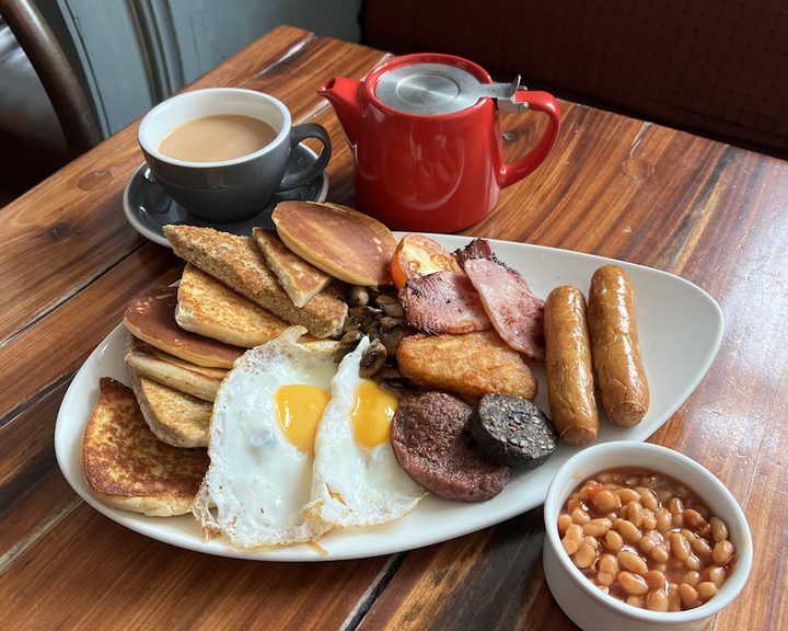 A hearty cooked breakfast at the Errigle Inn on the Ormeau Road