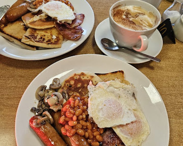 A generous cooked breakfast at Peppercorn Cafe on Woodstock Road