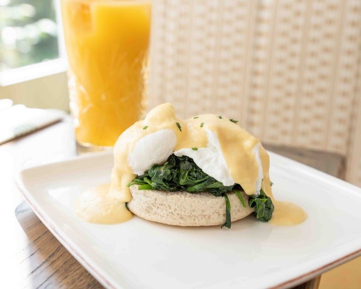Eggs Florentine served at The Bell and Crown in Chiswick