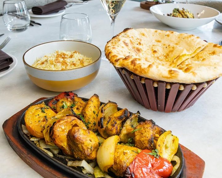 Indian tandoori grills and curry at Tower Tandoori on Tower Bridge Road