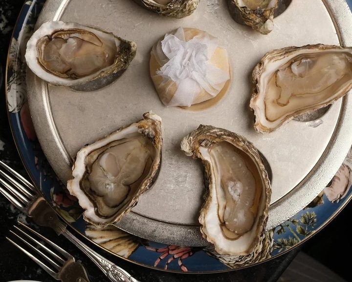 Oysters served on ice at Wiltons in St James's