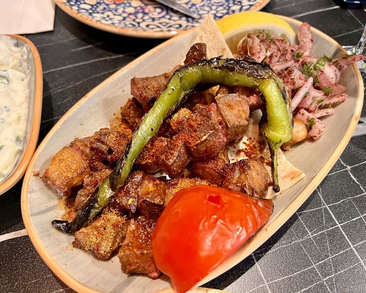 Charcoal-grilled lamb and chicken with peppers at Diyarbakir Kitchen