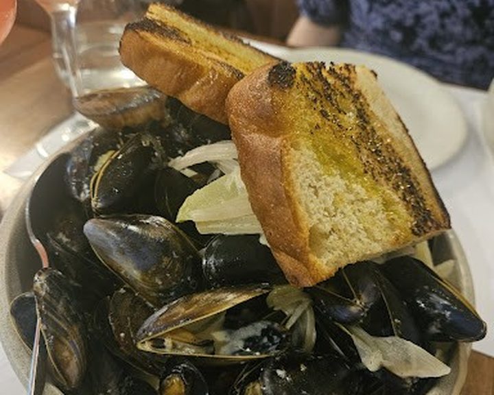 Mussels with herbs and grilled bread at Edo Belfast