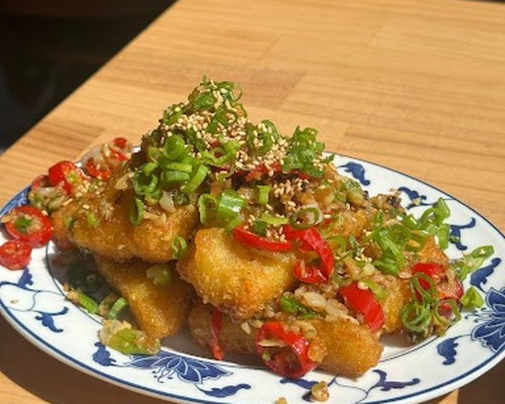 Crisp chicken and colourful vegetables at Pomelo in Edinburgh