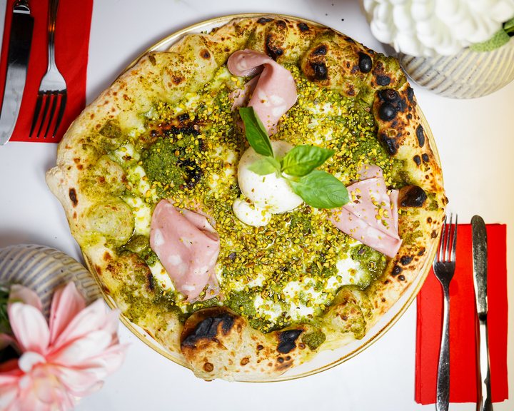 Wood-fired pizza at O'Furn Pizzeria on Camden High Street