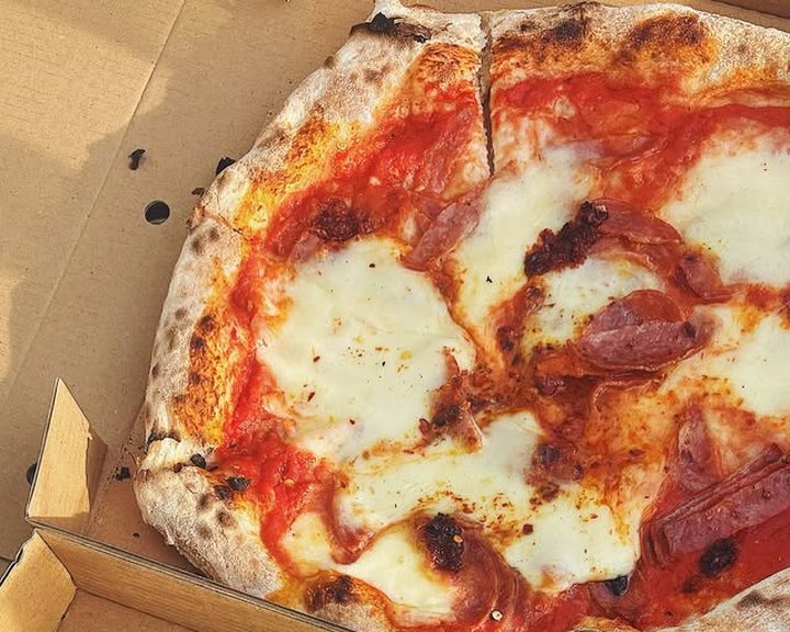 Pizza from Tondo Pizza Wapping at Hermitage Court