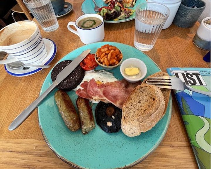 Full Scottish breakfast with toast at Art and Vintage in Abbeyhill