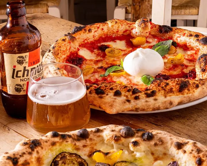 Neapolitan-style pizzas with blistered crusts at Bianco43 Greenwich