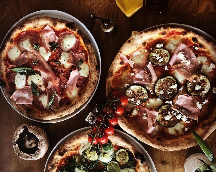 House-made sourdough pizza at Vicolo Romano on Roman Road