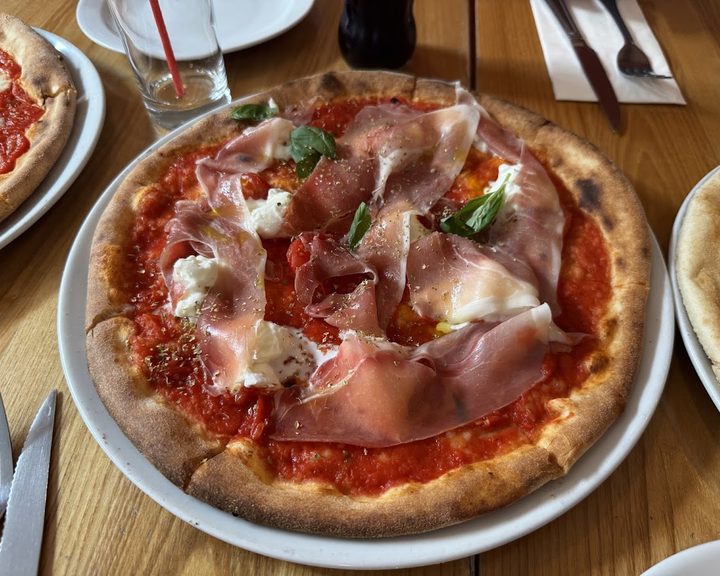 Wood-fired pizza and pasta at Nenno near King's Cross