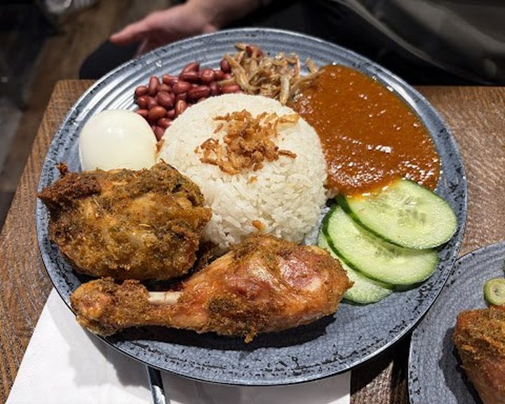 Malaysian fried chicken, coconut rice and curry at Roti King Spitalfields