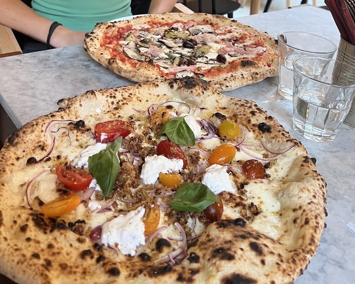 Neapolitan pizzas at Rudy’s Pizza beside Clapham Common