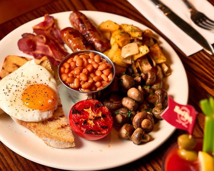 A cooked brunch plate at Hard Rock Cafe Piccadilly Circus