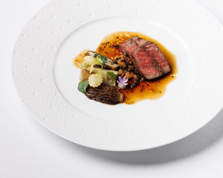 Aged Blue Grey beef with artichoke and morels at Pétrus